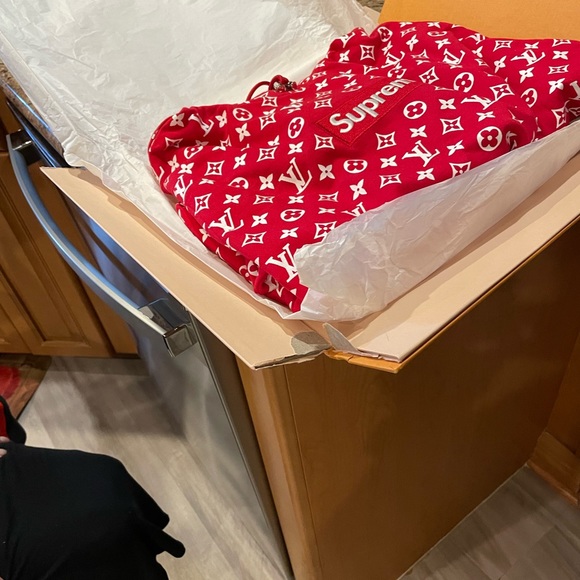 Louis Vuitton Supreme Box Logo Hoodie. New with Tags. - Picture 3 of 5